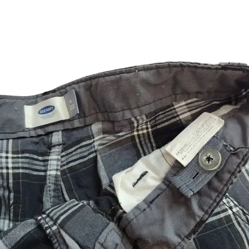 Old Navy plaid cargo shorts 14